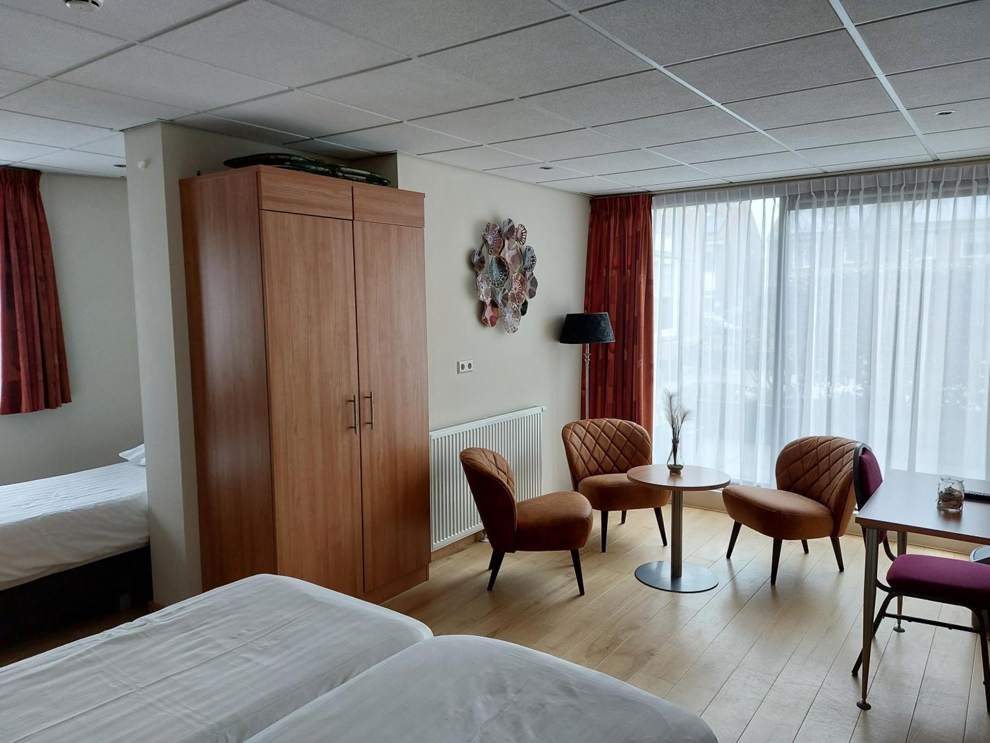Hotel De Dennen Egmond aan Zee Ruang foto